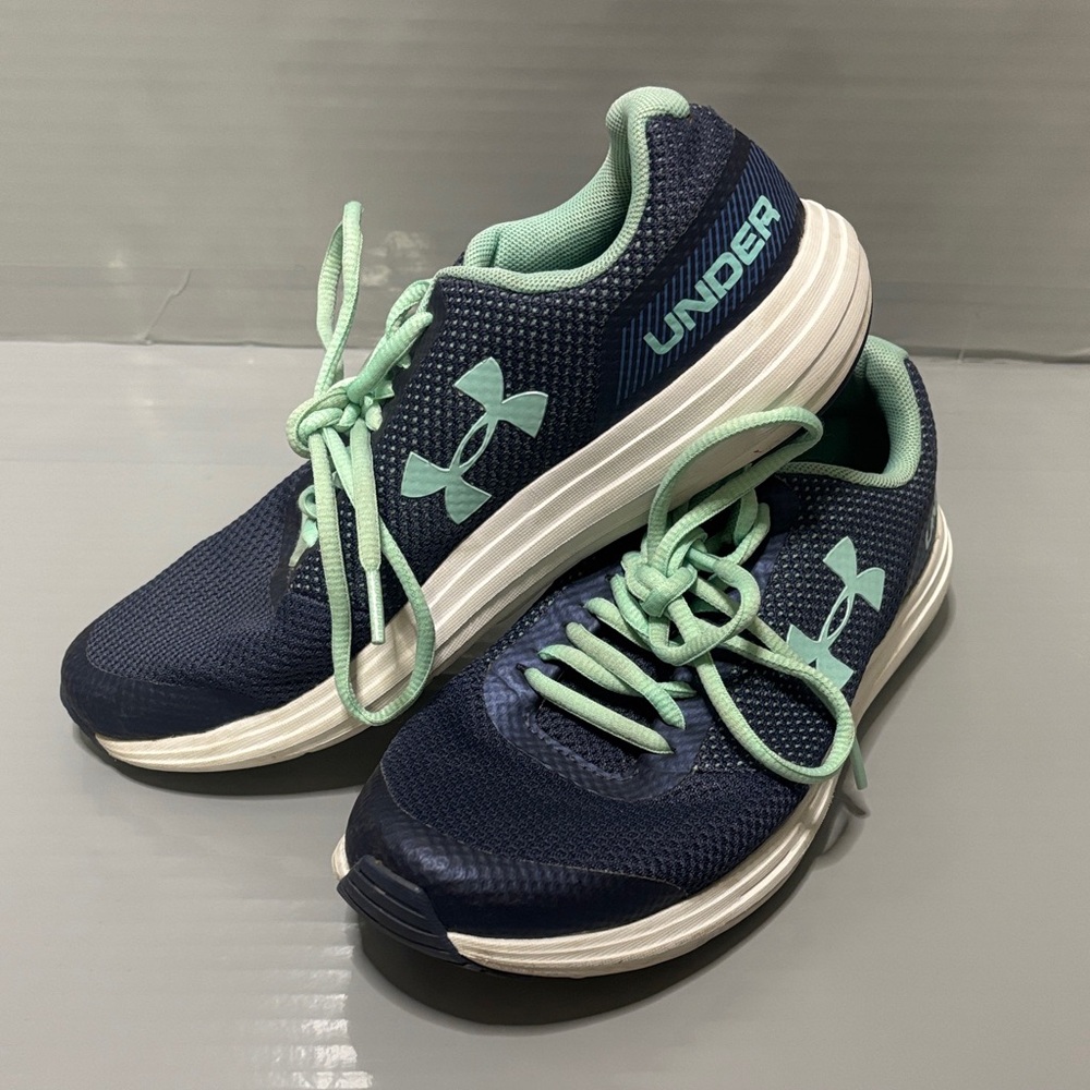 💰💰 Under Armour Youth Sneakers - Picture 2 of 6